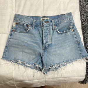 Madewell Relax Denim Shorts in Cedarcroft Wash